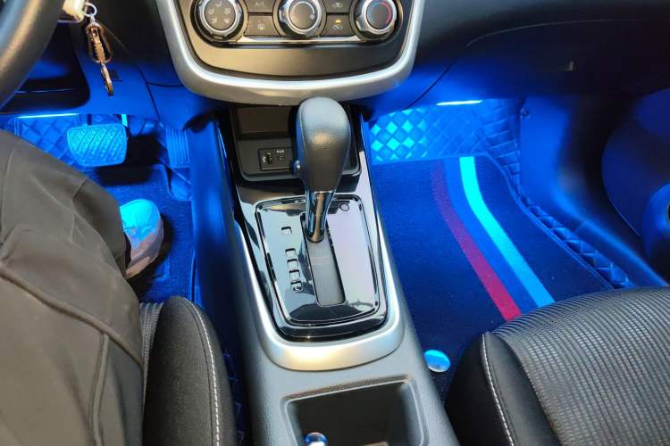 Used Nissan Tiida 2021 1.6L CVT Cool Edition Gear Lever