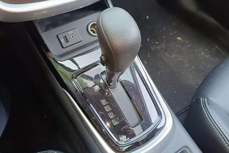 Used Nissan Tiida 2021 1.6L CVT Cool Edition Gear Lever