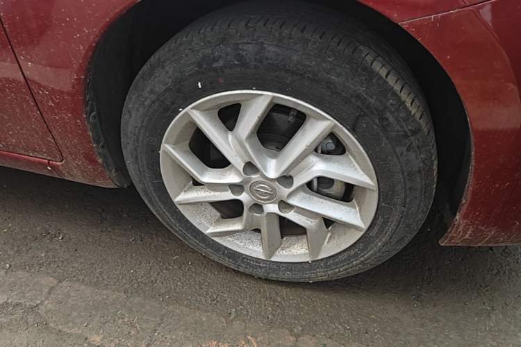 Used Nissan Tiida 2021 1.6L CVT Cool Edition Right Front Wheel Hub