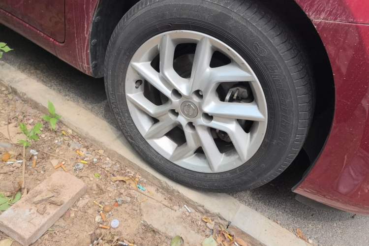 Used Nissan Tiida 2021 1.6L CVT Smart Drive Edition Right Front Wheel Hub