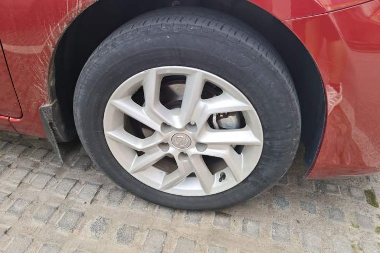 Used Nissan Tiida 2021 1.6L CVT Cool Edition Right Front Wheel Hub