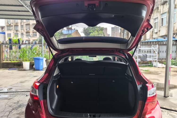 Used Nissan Tiida 2021 1.6L CVT Cool Edition Trunk