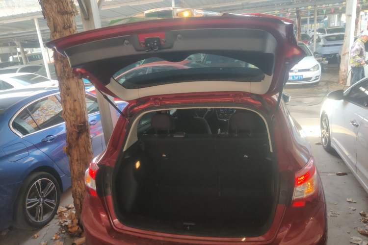 Used Nissan Tiida 2021 1.6L CVT Cool Edition Trunk