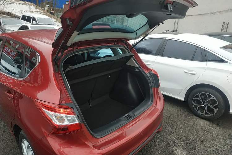 Used Nissan Tiida 2021 1.6L CVT Cool Edition Trunk