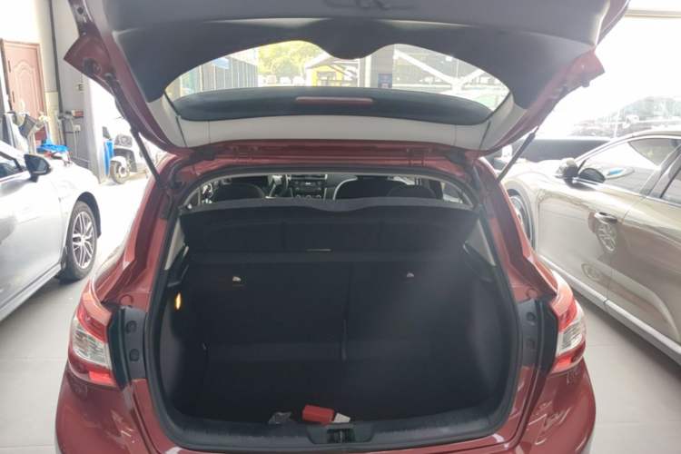 Used Nissan Tiida 2021 1.6L CVT Cool Edition Trunk
