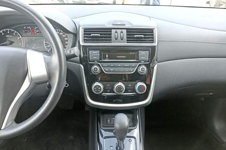 Used Nissan Tiida 2021 1.6L CVT Cool Edition Audio And AC Panel