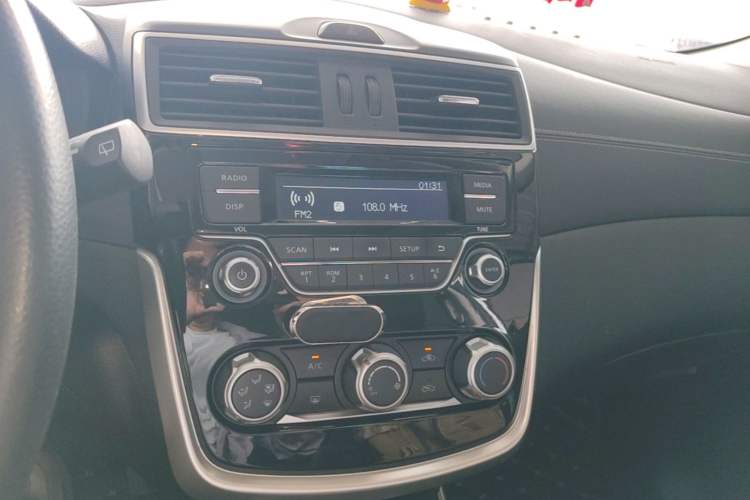 Used Nissan Tiida 2021 1.6L CVT Cool Edition Audio And AC Panel
