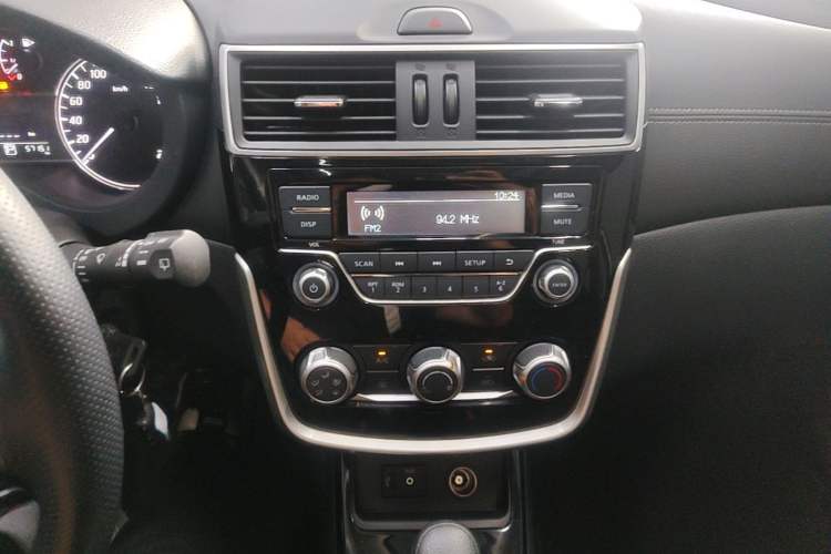 Used Nissan Tiida 2021 1.6L CVT Cool Edition Audio And AC Panel