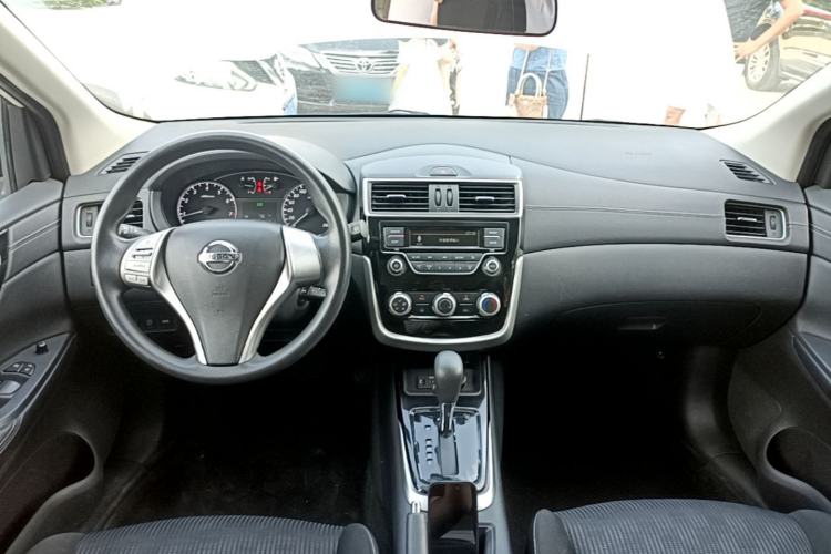 Used Nissan Tiida 2021 1.6L CVT Cool Edition Center Console