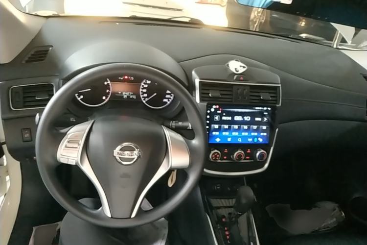 Used Nissan Tiida 2021 1.6L CVT Cool Edition Center Console