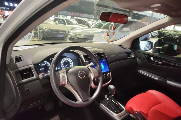 Used Nissan Tiida 2021 1.6L CVT Cool Edition Center Console