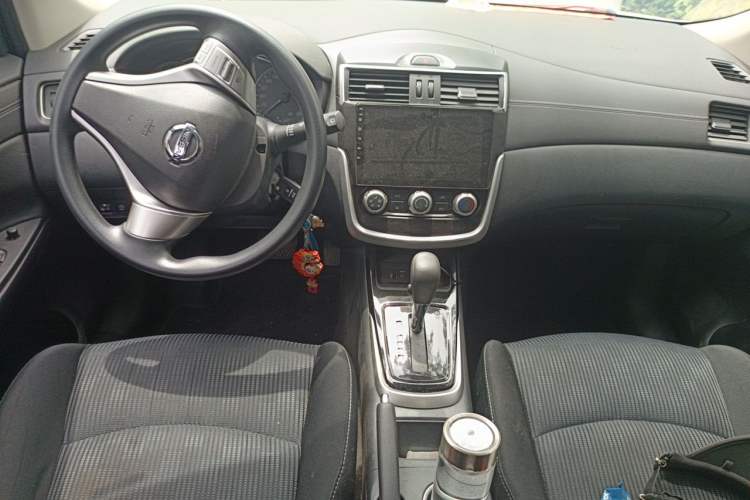 Used Nissan Tiida 2021 1.6L CVT Cool Edition Center Console