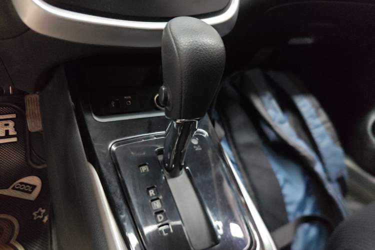 Used Nissan Tiida 2021 1.6L CVT Cool Edition Gear Lever