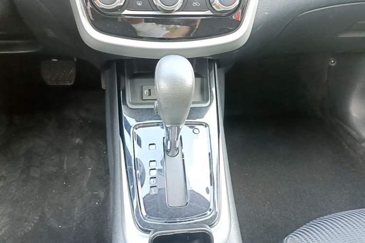 Used Nissan Tiida 2021 1.6L CVT Cool Edition Gear Lever