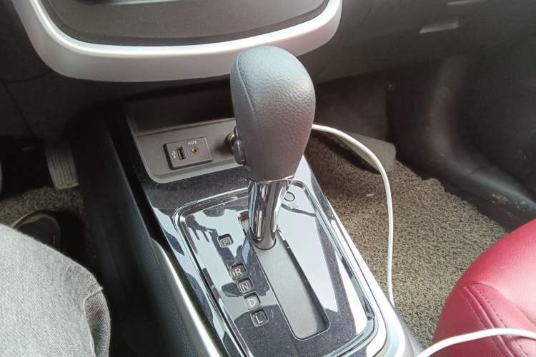 Used Nissan Tiida 2021 1.6L CVT Cool Edition Gear Lever