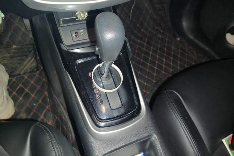 Used Nissan Tiida 2021 1.6L CVT Cool Edition Gear Lever