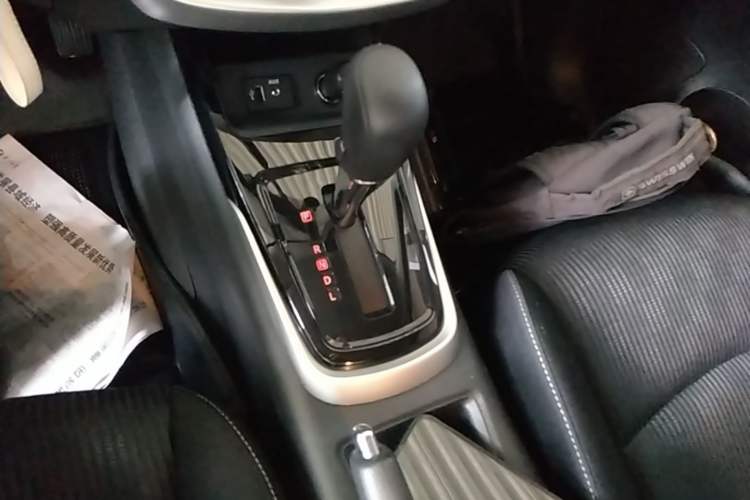 Used Nissan Tiida 2021 1.6L CVT Cool Edition Gear Lever