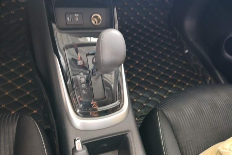 Used Nissan Tiida 2021 1.6L CVT Cool Edition Gear Lever