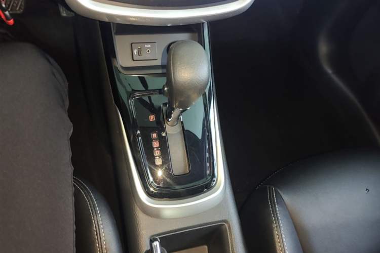Used Nissan Tiida 2021 1.6L CVT Cool Edition Gear Lever