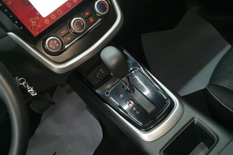 Used Nissan Tiida 2021 1.6L CVT Cool Edition Gear Lever