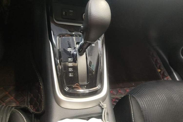 Used Nissan Tiida 2021 1.6L CVT Cool Edition Gear Lever