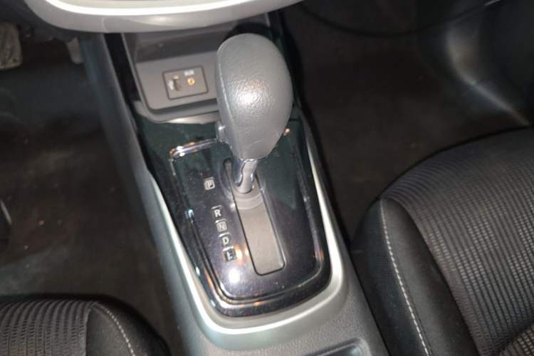 Used Nissan Tiida 2021 1.6L CVT Cool Edition Gear Lever