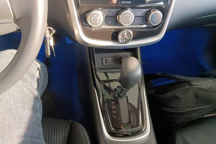 Used Nissan Tiida 2021 1.6L CVT Cool Edition Gear Lever