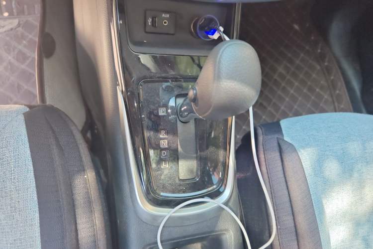 Used Nissan Tiida 2021 1.6L CVT Cool Edition Gear Lever