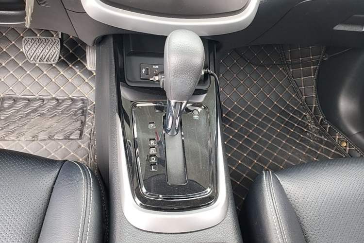 Used Nissan Tiida 2021 1.6L CVT Cool Edition Gear Lever