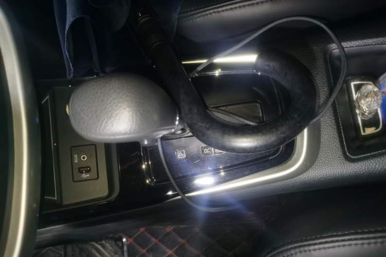 Used Nissan Tiida 2021 1.6L CVT Cool Edition Gear Lever