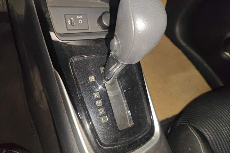 Used Nissan Tiida 2021 1.6L CVT Cool Edition Gear Lever