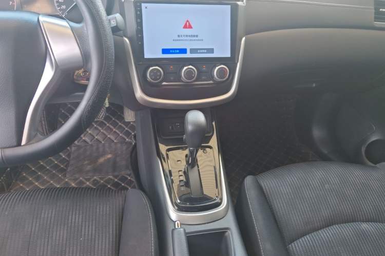 Used Nissan Tiida 2021 1.6L CVT Cool Edition Gear Lever