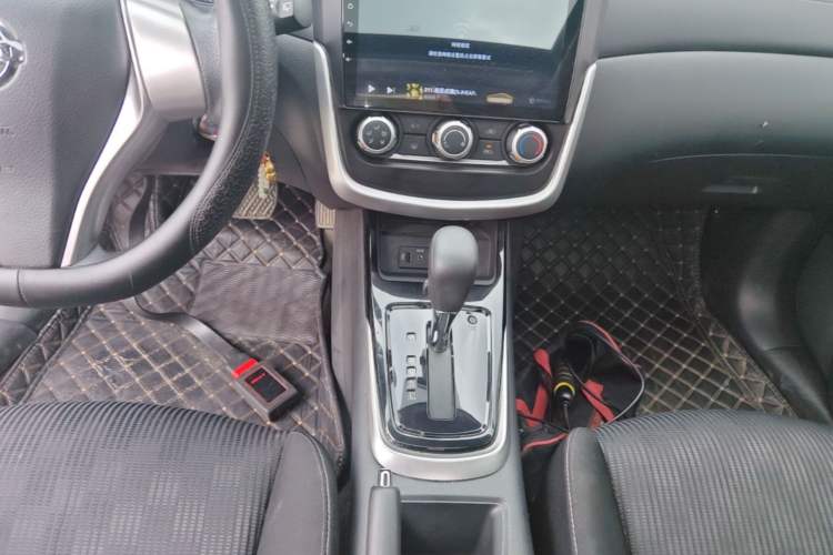 Used Nissan Tiida 2021 1.6L CVT Cool Edition Gear Lever