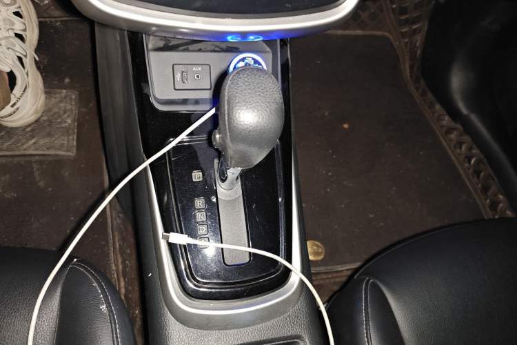 Used Nissan Tiida 2021 1.6L CVT Cool Edition Gear Lever