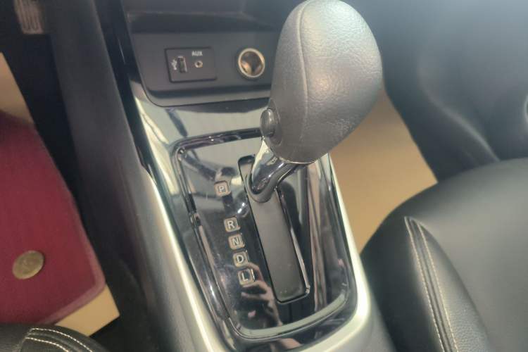 Used Nissan Tiida 2021 1.6L CVT Cool Edition Gear Lever