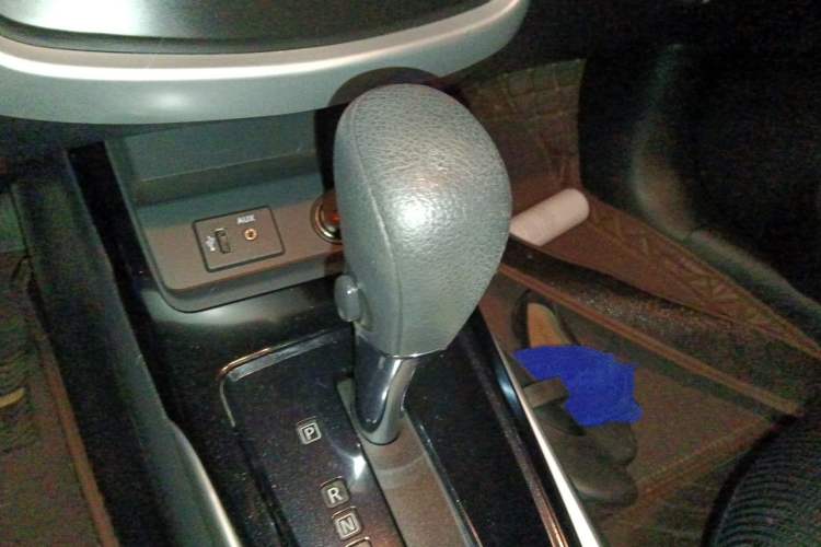 Used Nissan Tiida 2021 1.6L CVT Cool Edition Gear Lever