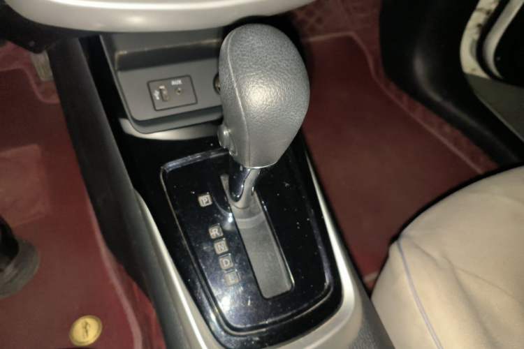 Used Nissan Tiida 2021 1.6L CVT Cool Edition Gear Lever