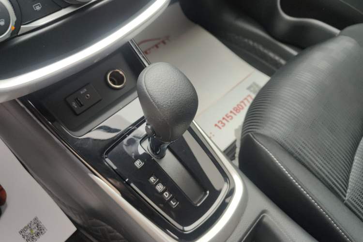 Used Nissan Tiida 2021 1.6L CVT Cool Edition Gear Lever