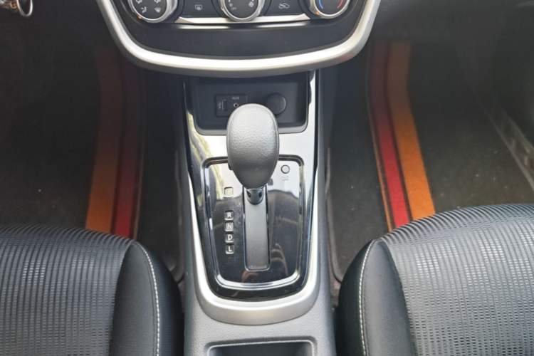 Used Nissan Tiida 2021 1.6L CVT Cool Edition Gear Lever