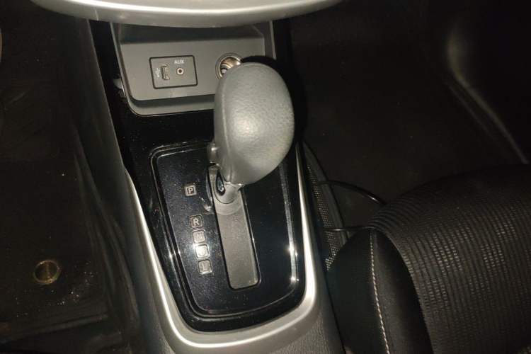 Used Nissan Tiida 2021 1.6L CVT Cool Edition Gear Lever