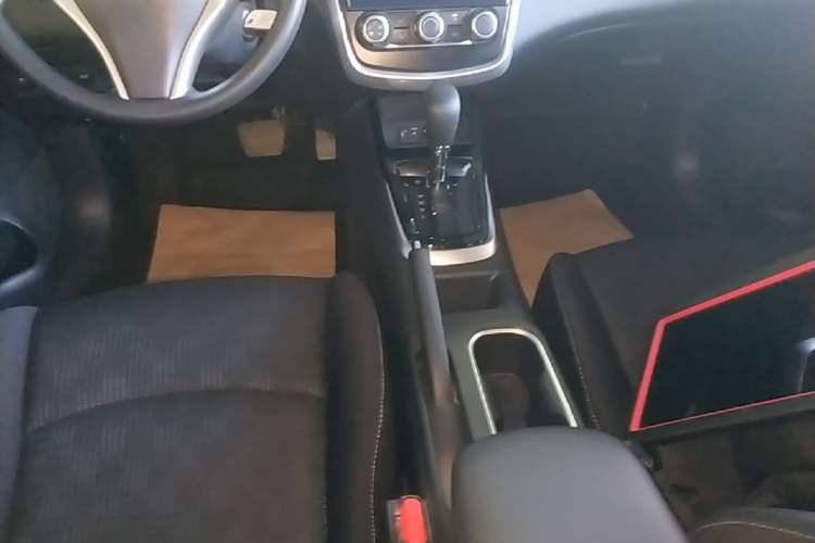 Used Nissan Tiida 2021 1.6L CVT Cool Edition Gear Lever