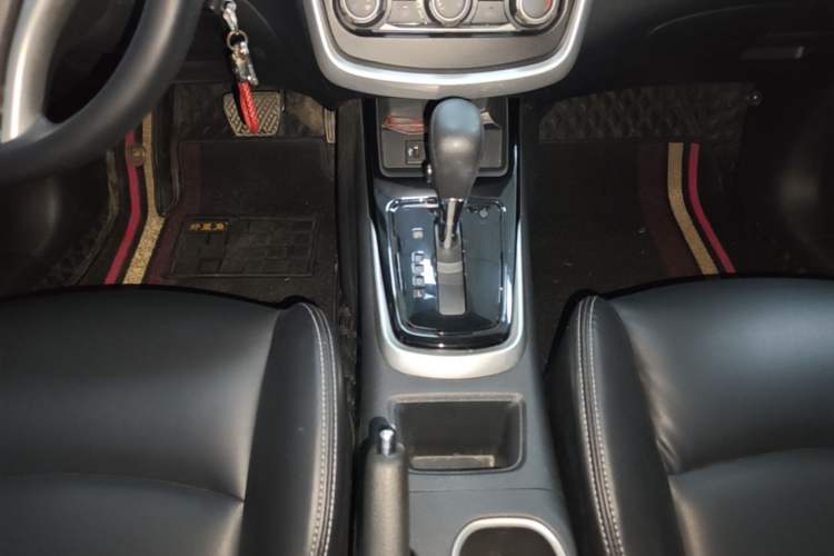 Used Nissan Tiida 2021 1.6L CVT Cool Edition Gear Lever