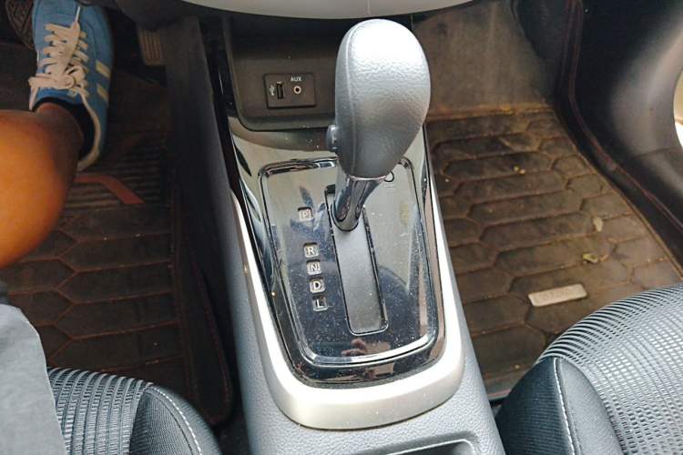 Used Nissan Tiida 2021 1.6L CVT Cool Edition Gear Lever