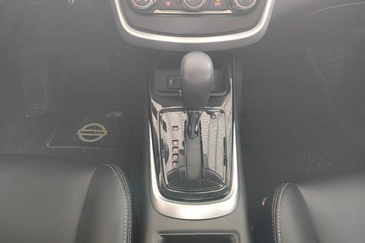 Used Nissan Tiida 2021 1.6L CVT Cool Edition Gear Lever
