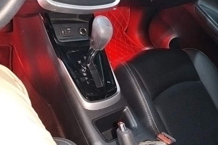 Used Nissan Tiida 2021 1.6L CVT Cool Edition Gear Lever