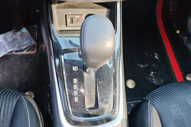 Used Nissan Tiida 2021 1.6L CVT Cool Edition Gear Lever
