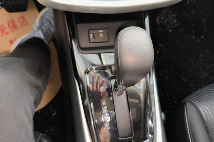 Used Nissan Tiida 2021 1.6L CVT Cool Edition Gear Lever