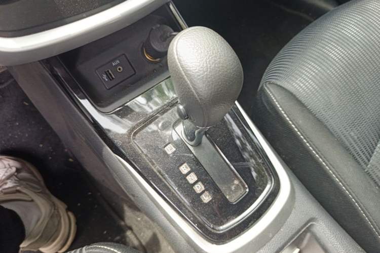 Used Nissan Tiida 2021 1.6L CVT Cool Edition Gear Lever