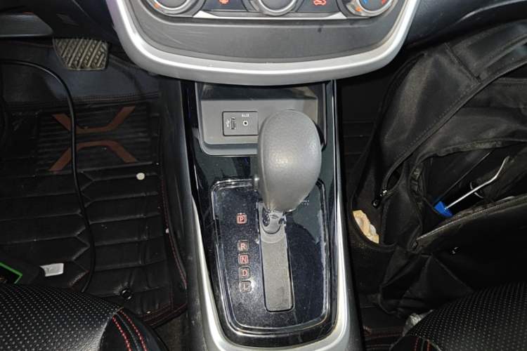Used Nissan Tiida 2021 1.6L CVT Cool Edition Gear Lever