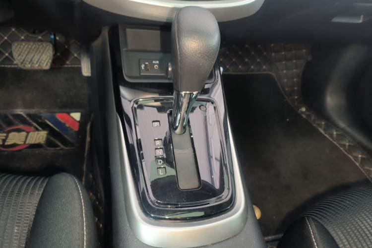 Used Nissan Tiida 2021 1.6L CVT Cool Edition Gear Lever